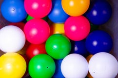Plast- kulöra barnbollar arkivbilder Plast- kulöra barnbollar arkivbilder