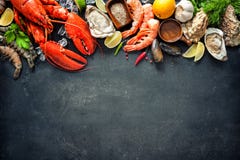 Plat de mollusques et crustacés des fruits de mer crustacéens photographie stock libre de droits Plat de mollusques et crustacés des fruits de mer crustacéens photographie stock libre de droits