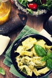 Plat de tortellini italien savoureux Images libres de droits Plat de tortellini italien savoureux Images libres de droits