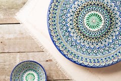 Platten mit traditioneller Usbekistan-Verzierung stockbilder Platten mit traditioneller Usbekistan-Verzierung stockbilder