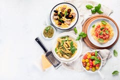Plattor av pasta B?sta sikt med kopieringsutrymme arkivbilder Plattor av pasta B?sta sikt med kopieringsutrymme arkivbilder