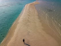 Playa blanca de la arena del paisaje del panorama de la opinión aérea de Maldivas imágenes de archivo libres de regalías Playa blanca de la arena del paisaje del panorama de la opinión aérea de Maldivas imágenes de archivo libres de regalías