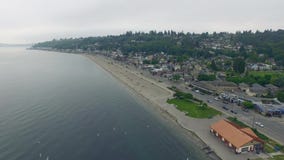 Playa de Alki en Seattle en la hora de luto temprana pacífica Playa de Alki en Seattle en la hora de luto temprana pacífica