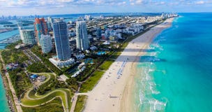 Playa del sur, Miami Beach florida Silueta del hombre de negocios Cowering imagen de archivo libre de regalías Playa del sur, Miami Beach florida Silueta del hombre de negocios Cowering imagen de archivo libre de regalías
