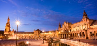 Plaza DE Espana Spanje vierkant bij nacht in Sevilla, Andalusia stock afbeeldingen Plaza DE Espana Spanje vierkant bij nacht in Sevilla, Andalusia stock afbeeldingen