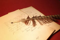 Pluma en los papeles viejos Fotografía de archivo libre de regalías Pluma en los papeles viejos Fotografía de archivo libre de regalías