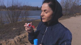 podmuchowych bąbli mydlana kobieta zbiory podmuchowych bąbli mydlana kobieta zbiory