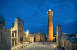 Poi Kalan - religiöst komplex som lokaliseras runt om den Kalan minaret i Bukhara arkivfoton Poi Kalan - religiöst komplex som lokaliseras runt om den Kalan minaret i Bukhara arkivfoton