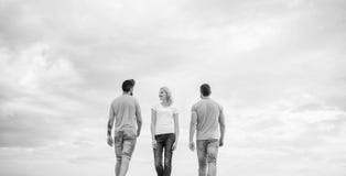 Pojedyncza kobieta wybiera wolno?ci niezale?no?? nad zwi?zkami Bezp?atny wyb?r Potomstwa i uwalniaj? Czu? swobodnie wybiera? fotografia royalty free Pojedyncza kobieta wybiera wolno?ci niezale?no?? nad zwi?zkami Bezp?atny wyb?r Potomstwa i uwalniaj? Czu? swobodnie wybiera? fotografia royalty free
