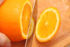 Pokrojone pomarańcze na drzewie cząsteczki zdjęcia stock Pokrojone pomarańcze na drzewie cząsteczki zdjęcia stock