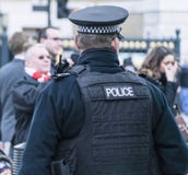 Politieman op plicht Londen het UK royalty-vrije stock afbeeldingen Politieman op plicht Londen het UK royalty-vrije stock afbeeldingen