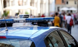 Politiewagen met blauwe sirenes stock foto Politiewagen met blauwe sirenes stock foto