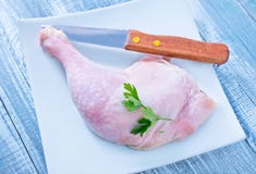 Pollo affettato grezzo fotografia stock Pollo affettato grezzo fotografia stock