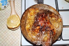 Pollo cotto con le patate fotografia stock libera da diritti Pollo cotto con le patate fotografia stock libera da diritti