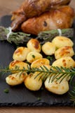 Pollo e patate fotografia stock libera da diritti Pollo e patate fotografia stock libera da diritti