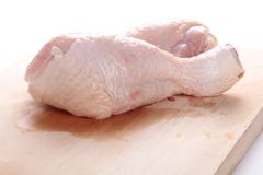 Pollo fresco con fondo bianco fotografia stock Pollo fresco con fondo bianco fotografia stock