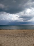 POMERIGGIO TEMPESTOSO DAL MARE fotografie stock libere da diritti POMERIGGIO TEMPESTOSO DAL MARE fotografie stock libere da diritti