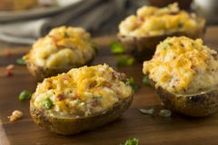 Pommes de terre deux fois cuites au four faites maison Photo stock Pommes de terre deux fois cuites au four faites maison Photo stock