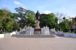 Pomnikowy królewiątko Rama w tajlandzkim jawnym parku przy Nonthaburi Tajlandia Zdjęcie Royalty Free Pomnikowy królewiątko Rama w tajlandzkim jawnym parku przy Nonthaburi Tajlandia Zdjęcie Royalty Free
