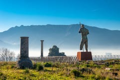 Pompeya, el mejor sitio arqueol?gico preservado del mundo, Italia La estatua del Daedalus de Mitoraj imágenes de archivo libres de regalías Pompeya, el mejor sitio arqueol?gico preservado del mundo, Italia La estatua del Daedalus de Mitoraj imágenes de archivo libres de regalías