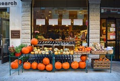 Pompoen voor verkoop tijdens Halloween voor opslag royalty-vrije stock afbeeldingen Pompoen voor verkoop tijdens Halloween voor opslag royalty-vrije stock afbeeldingen