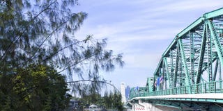 Pont de Phra Phuttha Yodfa, pont commémoratif en Thaïlande photos stock Pont de Phra Phuttha Yodfa, pont commémoratif en Thaïlande photos stock