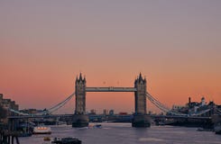 Pont de tour pendant le coucher du soleil, Londres, Royaume-Uni photo stock Pont de tour pendant le coucher du soleil, Londres, Royaume-Uni photo stock