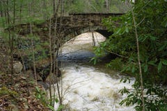 Pont et vapeur en pierre de montagne dans le passage de Goshen Photo stock Pont et vapeur en pierre de montagne dans le passage de Goshen Photo stock