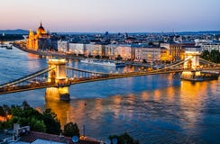 Ponte Chain e Danube River, noite em Budapest Imagens de Stock Royalty Free Ponte Chain e Danube River, noite em Budapest Imagens de Stock Royalty Free