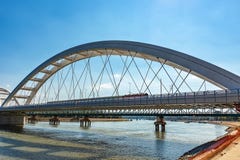 Ponte de Zezelj sobre Danúbio em Novi Sad foto de stock Ponte de Zezelj sobre Danúbio em Novi Sad foto de stock