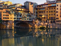 Ponte Vecchio odbicie Florencja Włochy zdjęcie stock Ponte Vecchio odbicie Florencja Włochy zdjęcie stock