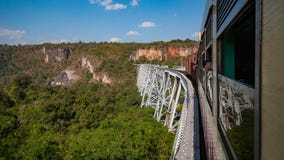 Ponticello ferroviario verde Immagine Stock Ponticello ferroviario verde Immagine Stock