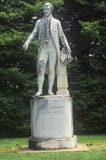 Popiółu gazon, ziemie prezydent James Monroe z statuą, Charlottesville, Virginia fotografia stock Popiółu gazon, ziemie prezydent James Monroe z statuą, Charlottesville, Virginia fotografia stock