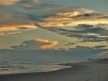 Por do sol atlântico da praia Imagem de Stock Por do sol atlântico da praia Imagem de Stock