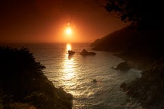Por do sol na praia foto de stock Por do sol na praia foto de stock