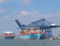 Port av det felixstowe anslöt behållareskeppet royaltyfria foton Port av det felixstowe anslöt behållareskeppet royaltyfria foton
