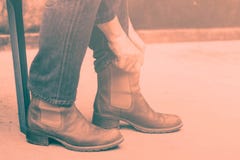 Port de femme bottes photographie stock libre de droits Port de femme bottes photographie stock libre de droits