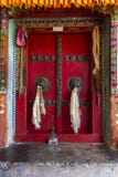 Porta velha de um monastério budista em Ladakh, India fotografia de stock royalty free Porta velha de um monastério budista em Ladakh, India fotografia de stock royalty free