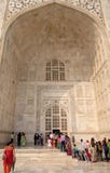 Porte à Taj Mahal à Âgrâ photo stock Porte à Taj Mahal à Âgrâ photo stock