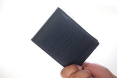 Portefeuille bleu d'argent de prise de main à disposition pour le paiement images libres de droits Portefeuille bleu d'argent de prise de main à disposition pour le paiement images libres de droits