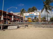 Porto Galinhas, Pernambuco, Brazylia, Marzec 16, 2019 - Zaludnia cieszyć się plażę obraz stock Porto Galinhas, Pernambuco, Brazylia, Marzec 16, 2019 - Zaludnia cieszyć się plażę obraz stock