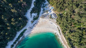 Porto Vathy strand, Thassos ö, Grekland Royaltyfri Foto Porto Vathy strand, Thassos ö, Grekland Royaltyfri Foto