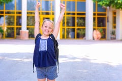 Portrair Gelukkig het glimlachen jong geitje terug naar school stock afbeelding Portrair Gelukkig het glimlachen jong geitje terug naar school stock afbeelding