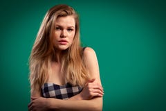 Portrait d'une belle jeune femme caucasienne photographie stock Portrait d'une belle jeune femme caucasienne photographie stock