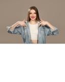 Portrait d'une femme adolescente avec du charme Copyspace vide photo libre de droits Portrait d'une femme adolescente avec du charme Copyspace vide photo libre de droits