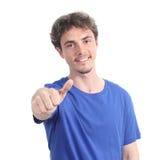 Portrait de jeune homme avec le pouce photographie stock Portrait de jeune homme avec le pouce photographie stock