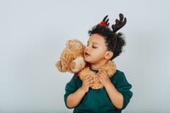 Portrait de Noël de garçon adorable d'enfant en bas âge Photo stock Portrait de Noël de garçon adorable d'enfant en bas âge Photo stock