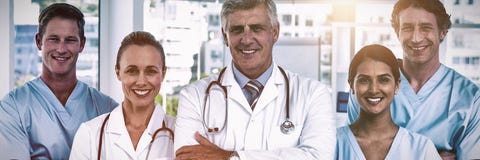 Portrait des médecins et des chirurgiens sûrs images stock Portrait des médecins et des chirurgiens sûrs images stock