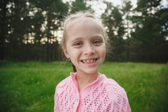 Portrait eines netten kleinen Mädchens stockfoto Portrait eines netten kleinen Mädchens stockfoto