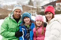 Portrait Familien-der tragenden Winter-Kleidung lizenzfreies stockfoto Portrait Familien-der tragenden Winter-Kleidung lizenzfreies stockfoto